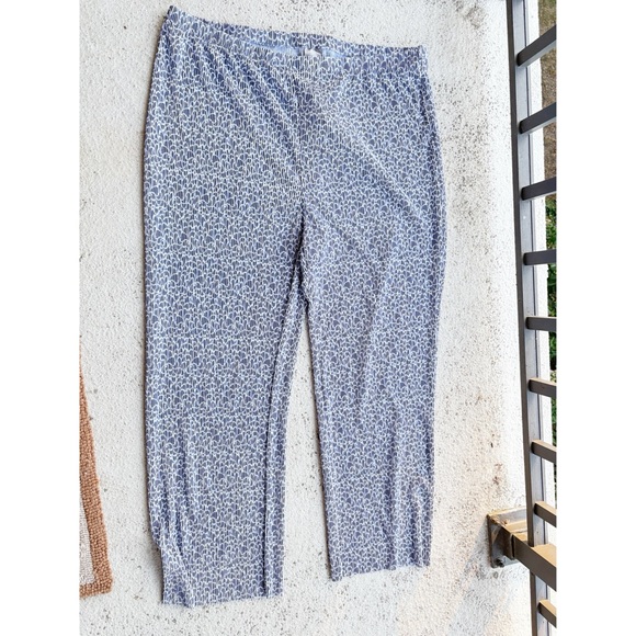 Chico's NEW Travelers Micro Pleat Pant Gray - Picture 1 of 3